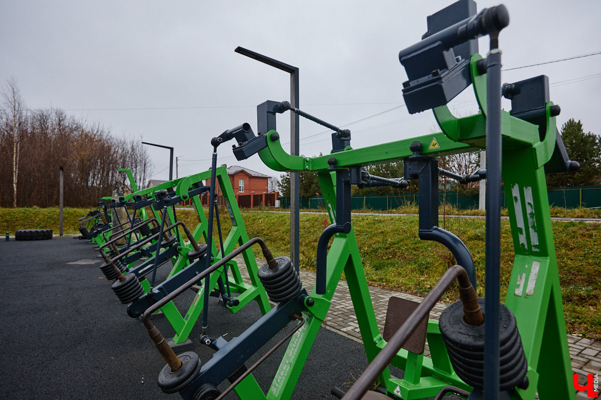 Суздаль не первый год бьет рекорд по числу туристов. Но едут туда не только за тишиной и аутентичностью древнего города. Инфраструктура также важна как для гостей, так и для самих жителей. В прошлом году музей под открытым небом удалось масштабно преобразить, вот только не все задуманные проекты успели довести до ума в срок. Продолжилось благоустройство и в этом сезоне. «Ключ-Медиа» прогулялся по местным улочкам и оценил последние изменения.