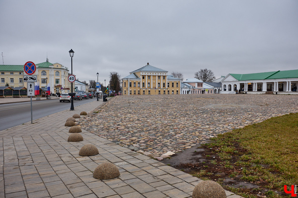Суздаль не первый год бьет рекорд по числу туристов. Но едут туда не только за тишиной и аутентичностью древнего города. Инфраструктура также важна как для гостей, так и для самих жителей. В прошлом году музей под открытым небом удалось масштабно преобразить, вот только не все задуманные проекты успели довести до ума в срок. Продолжилось благоустройство и в этом сезоне. «Ключ-Медиа» прогулялся по местным улочкам и оценил последние изменения.