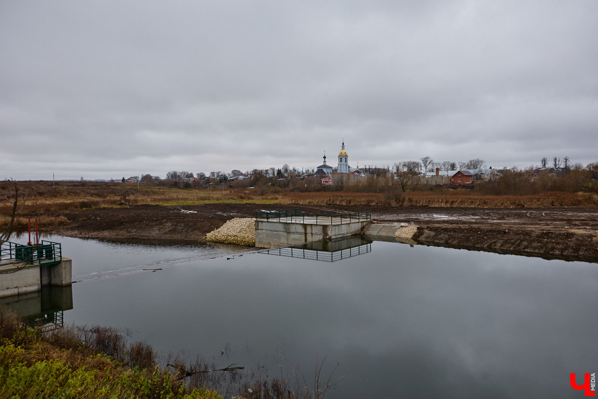 Суздаль не первый год бьет рекорд по числу туристов. Но едут туда не только за тишиной и аутентичностью древнего города. Инфраструктура также важна как для гостей, так и для самих жителей. В прошлом году музей под открытым небом удалось масштабно преобразить, вот только не все задуманные проекты успели довести до ума в срок. Продолжилось благоустройство и в этом сезоне. «Ключ-Медиа» прогулялся по местным улочкам и оценил последние изменения.