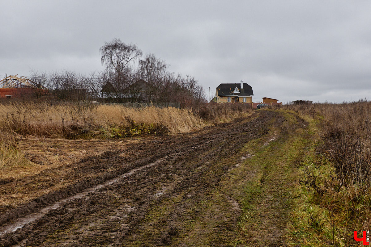Суздаль не первый год бьет рекорд по числу туристов. Но едут туда не только за тишиной и аутентичностью древнего города. Инфраструктура также важна как для гостей, так и для самих жителей. В прошлом году музей под открытым небом удалось масштабно преобразить, вот только не все задуманные проекты успели довести до ума в срок. Продолжилось благоустройство и в этом сезоне. «Ключ-Медиа» прогулялся по местным улочкам и оценил последние изменения.