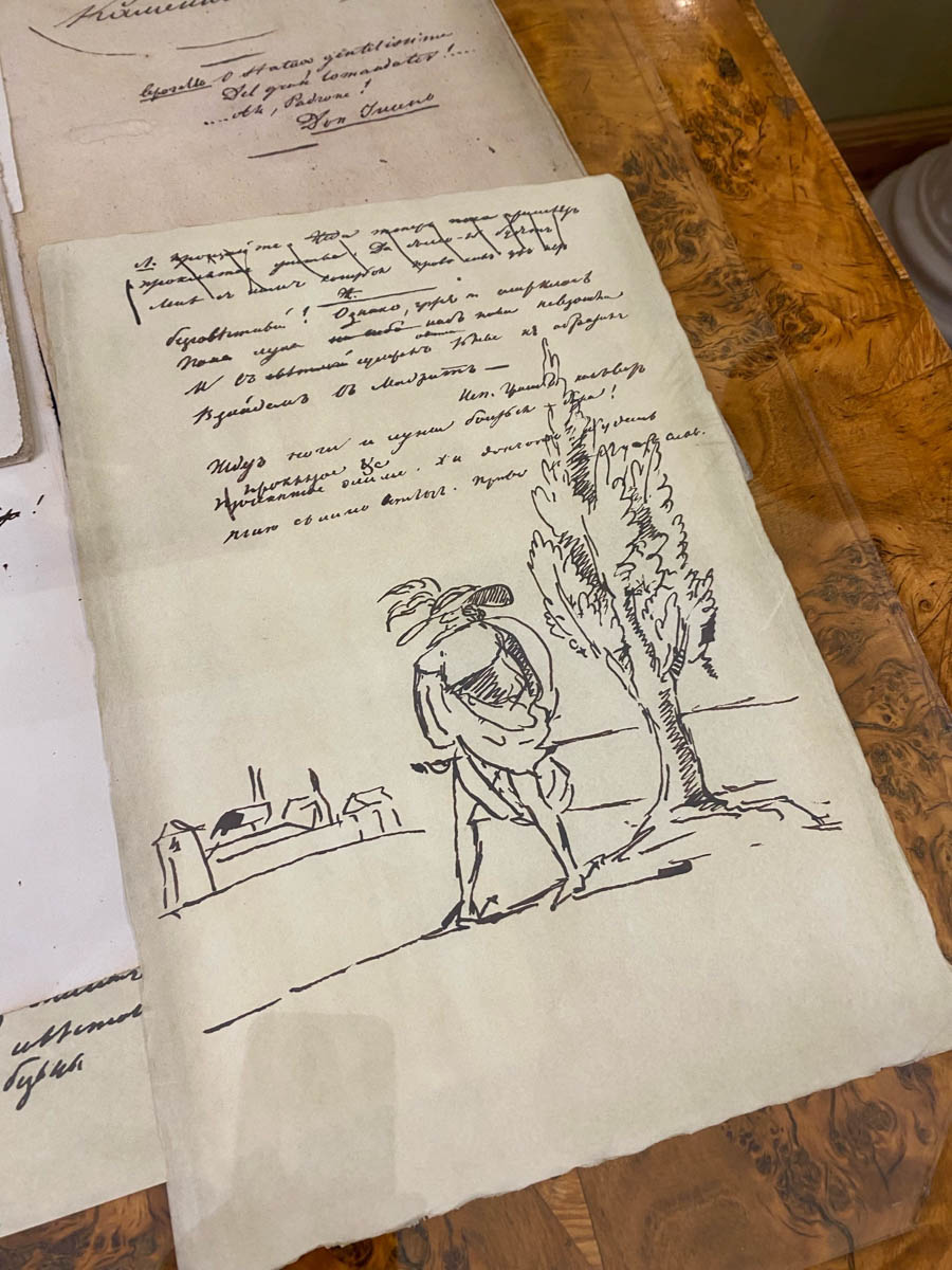 Нижегородская область — территория творческая и многогранная. Маршруты по ней можно прокладывать самые разнообразные. Главной целью этого путешествия стала знаменитая Болдинская осень. А по дороге в Большое Болдино, где Александр Пушкин создал свыше 60 своих произведений, заглянули и в Кулебаки. Там установлен один из первых в стране памятников Ленину. Посетили мы и родину арзамасского гуся лапчатого.