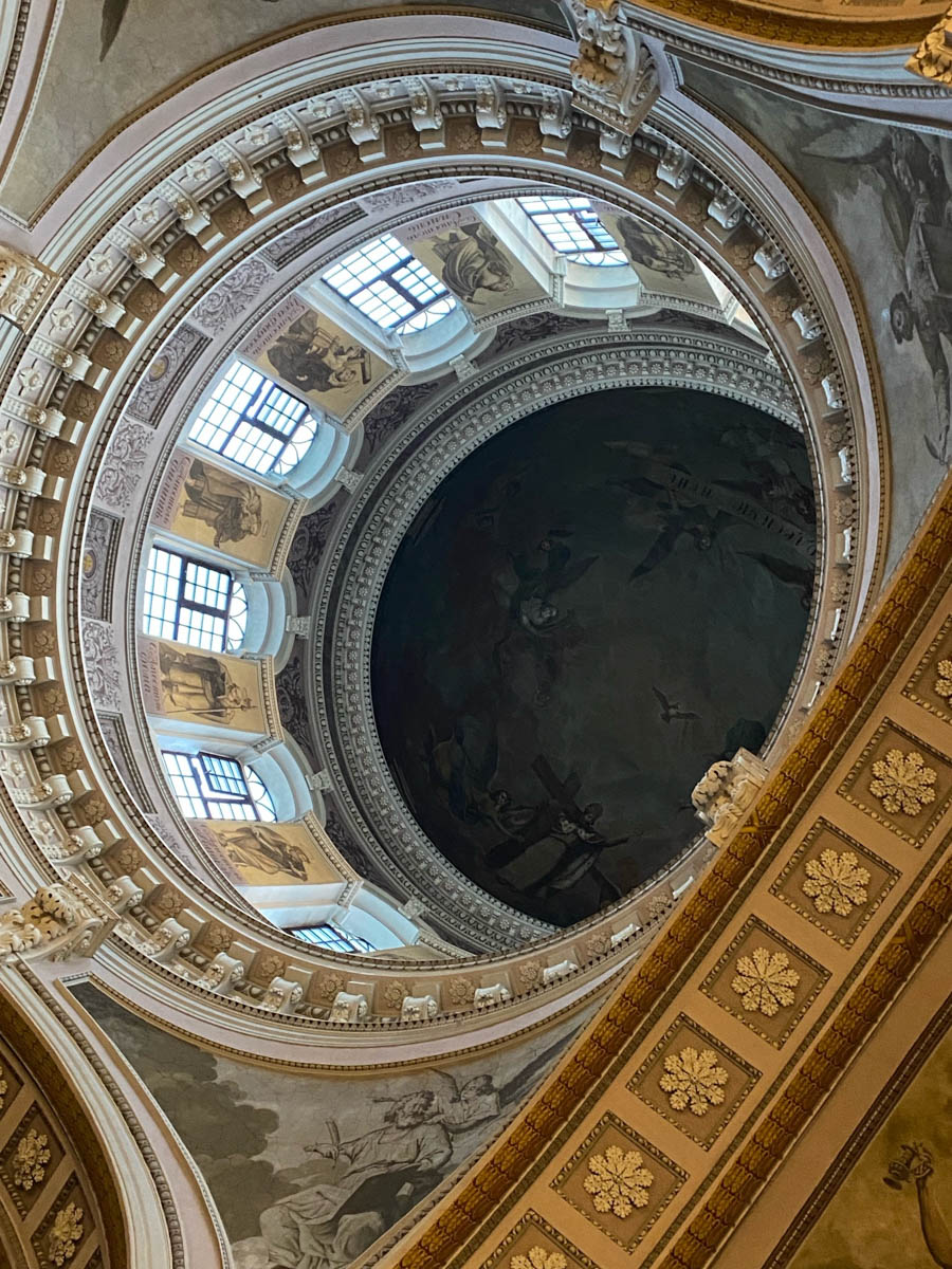 Нижегородская область — территория творческая и многогранная. Маршруты по ней можно прокладывать самые разнообразные. Главной целью этого путешествия стала знаменитая Болдинская осень. А по дороге в Большое Болдино, где Александр Пушкин создал свыше 60 своих произведений, заглянули и в Кулебаки. Там установлен один из первых в стране памятников Ленину. Посетили мы и родину арзамасского гуся лапчатого.