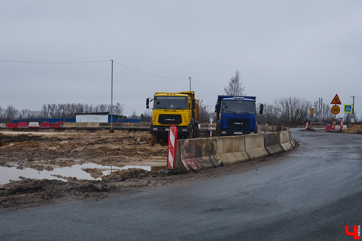 Во Владимире планируют расширить до четырех полос улицу Красную в частном секторе, а в Суздале — увековечить память исторических личностей прямо на разворотном кольце. Рассказываем обо всех последних событиях в дорожном обзоре.