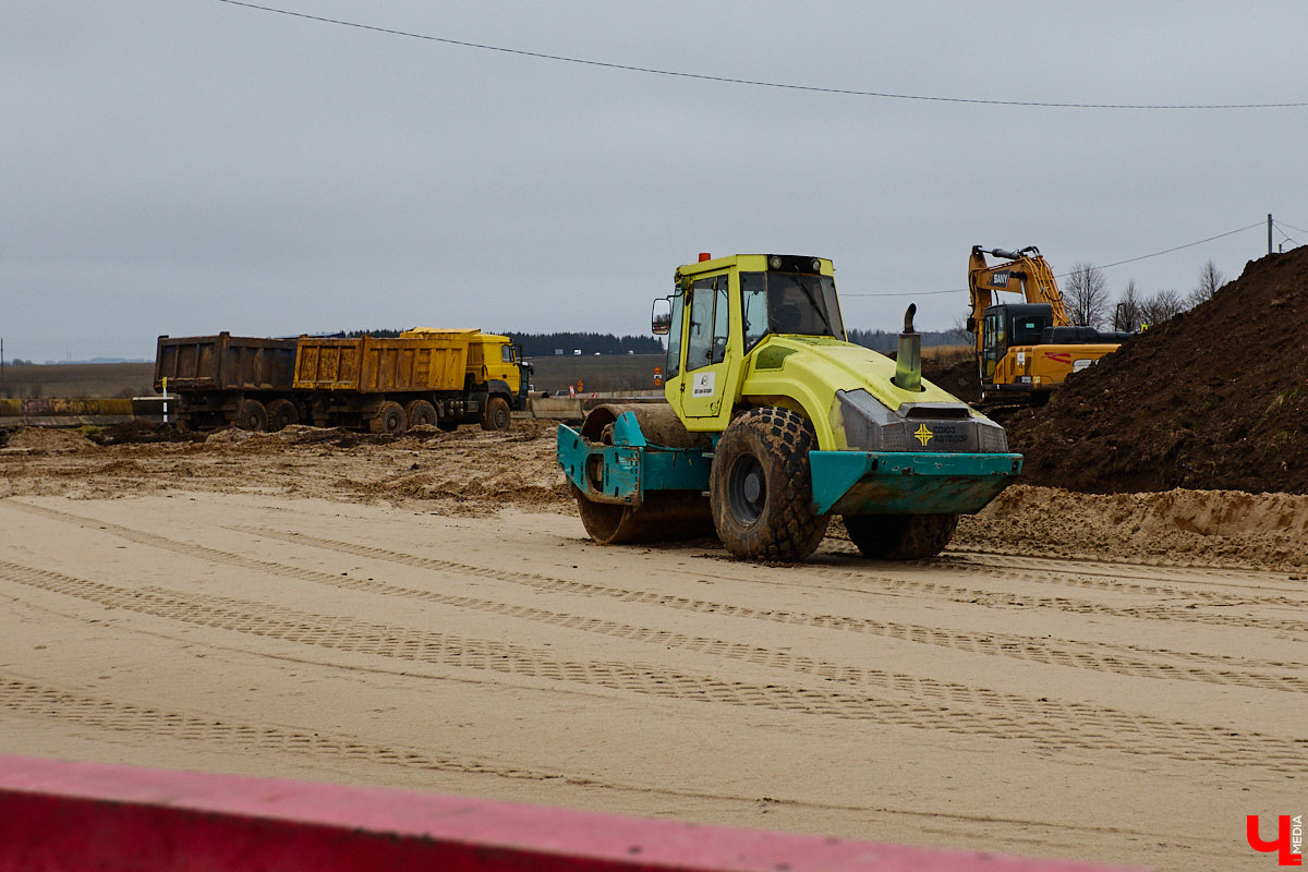 Во Владимире планируют расширить до четырех полос улицу Красную в частном секторе, а в Суздале — увековечить память исторических личностей прямо на разворотном кольце. Рассказываем обо всех последних событиях в дорожном обзоре.