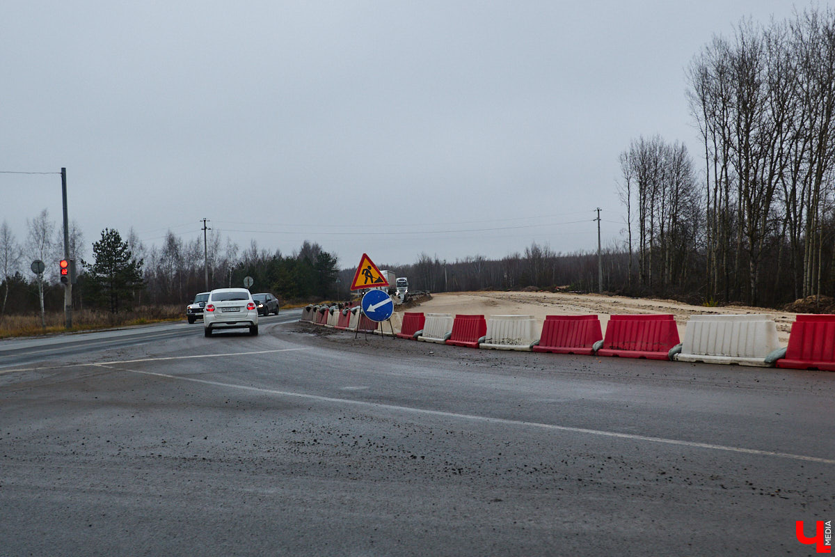Во Владимире планируют расширить до четырех полос улицу Красную в частном секторе, а в Суздале — увековечить память исторических личностей прямо на разворотном кольце. Рассказываем обо всех последних событиях в дорожном обзоре.