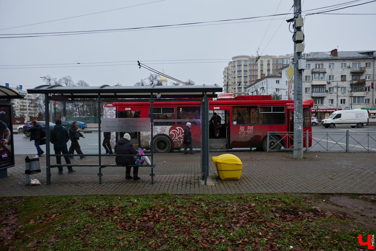 Во Владимире планируют расширить до четырех полос улицу Красную в частном секторе, а в Суздале — увековечить память исторических личностей прямо на разворотном кольце. Рассказываем обо всех последних событиях в дорожном обзоре.