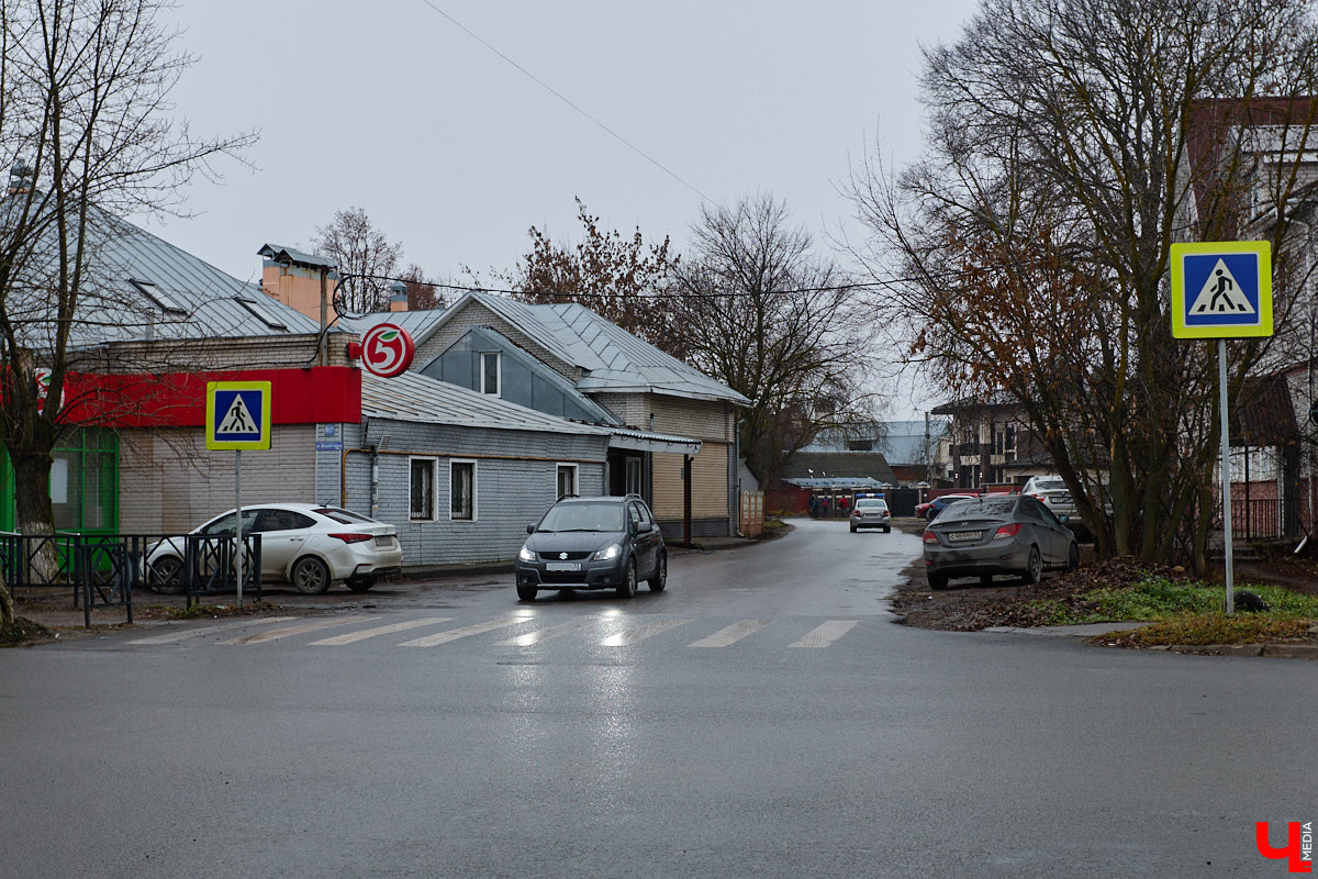 Во Владимире планируют расширить до четырех полос улицу Красную в частном секторе, а в Суздале — увековечить память исторических личностей прямо на разворотном кольце. Рассказываем обо всех последних событиях в дорожном обзоре.