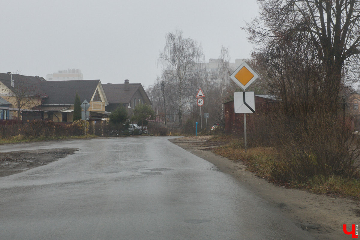 Во Владимире планируют расширить до четырех полос улицу Красную в частном секторе, а в Суздале — увековечить память исторических личностей прямо на разворотном кольце. Рассказываем обо всех последних событиях в дорожном обзоре.
