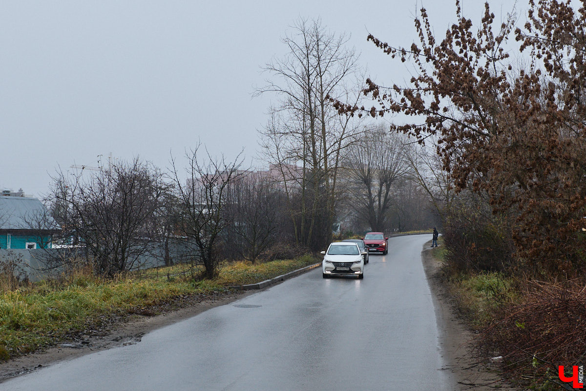 Во Владимире планируют расширить до четырех полос улицу Красную в частном секторе, а в Суздале — увековечить память исторических личностей прямо на разворотном кольце. Рассказываем обо всех последних событиях в дорожном обзоре.