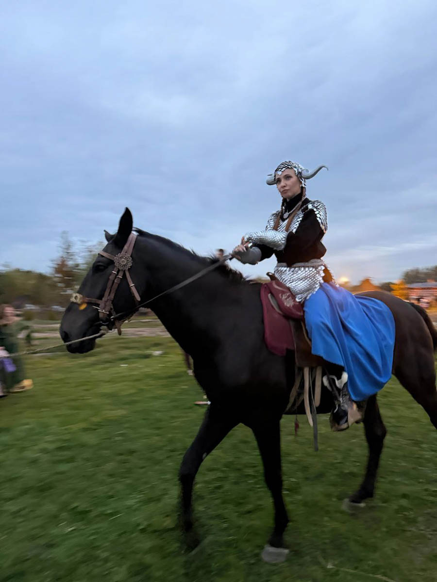 Владимирская область не устает принимать гостей, в том числе звездных. Только в последние месяцы она собрала целую плеяду селебрити. В их числе фигуристка Татьяна Навка, певец Ваня Дмитриенко, рэпер ChipaChip и другие. С какой целью они посетили 33-й регион? Узнали и рассказываем!
