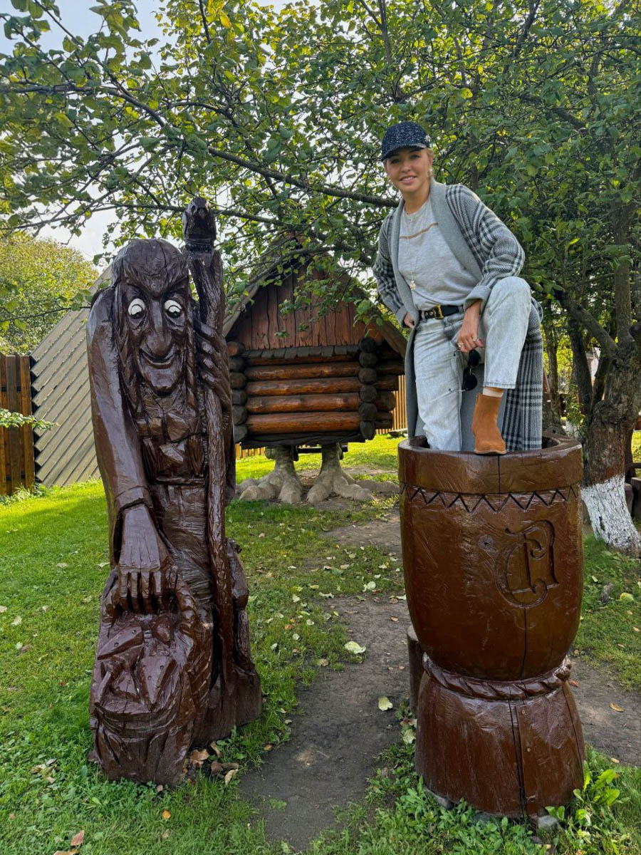 Владимирская область не устает принимать гостей, в том числе звездных. Только в последние месяцы она собрала целую плеяду селебрити. В их числе фигуристка Татьяна Навка, певец Ваня Дмитриенко, рэпер ChipaChip и другие. С какой целью они посетили 33-й регион? Узнали и рассказываем!