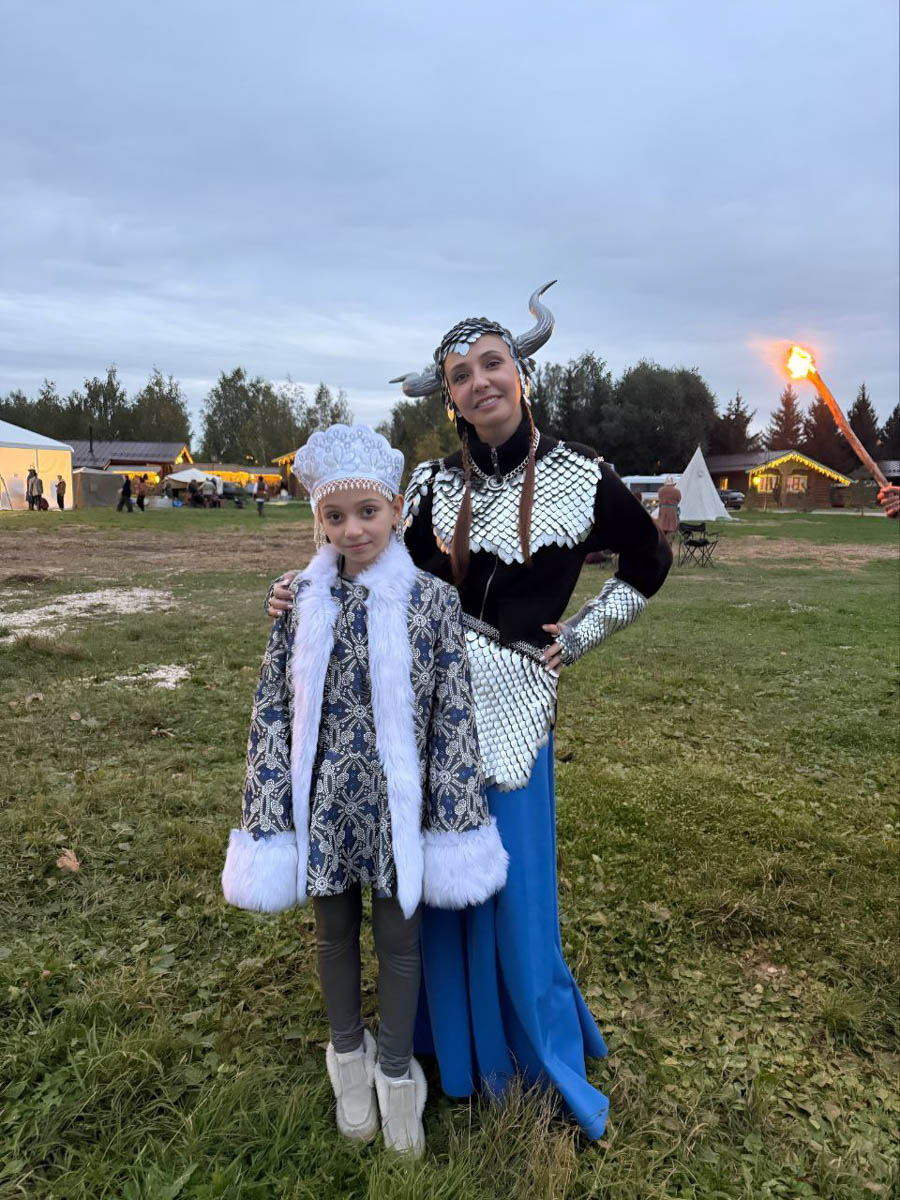 Владимирская область не устает принимать гостей, в том числе звездных. Только в последние месяцы она собрала целую плеяду селебрити. В их числе фигуристка Татьяна Навка, певец Ваня Дмитриенко, рэпер ChipaChip и другие. С какой целью они посетили 33-й регион? Узнали и рассказываем!