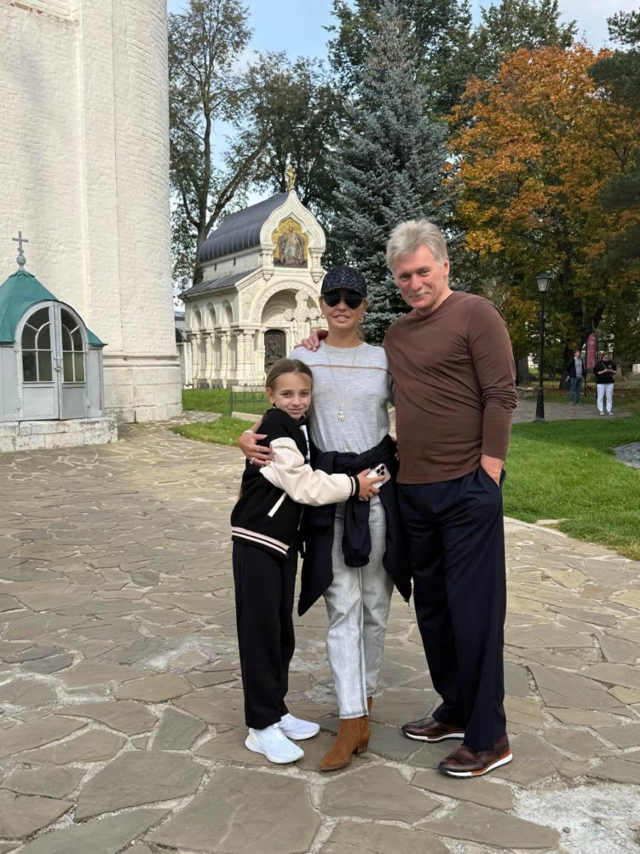 Владимирская область не устает принимать гостей, в том числе звездных. Только в последние месяцы она собрала целую плеяду селебрити. В их числе фигуристка Татьяна Навка, певец Ваня Дмитриенко, рэпер ChipaChip и другие. С какой целью они посетили 33-й регион? Узнали и рассказываем!