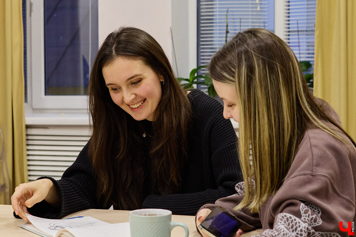 Владимирский фешен-иллюстратор Татьяна Маклашина второй год становится участницей челленджа для художников Inktober. Каждые сутки в симбиозе чистого листа, брашпена и вдохновения рождались скетчи на заданную тему. «Ключ-Медиа» оценил получившиеся за месяц работы и выяснил, в чем главная ценность подобных вызовов для умельцев с кистями и красками в руках.