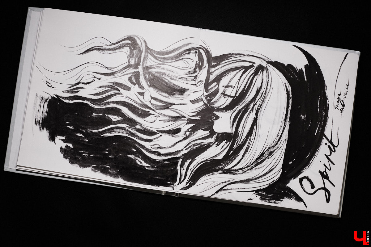 Владимирский фешен-иллюстратор Татьяна Маклашина второй год становится участницей челленджа для художников Inktober. Каждые сутки в симбиозе чистого листа, брашпена и вдохновения рождались скетчи на заданную тему. «Ключ-Медиа» оценил получившиеся за месяц работы и выяснил, в чем главная ценность подобных вызовов для умельцев с кистями и красками в руках.