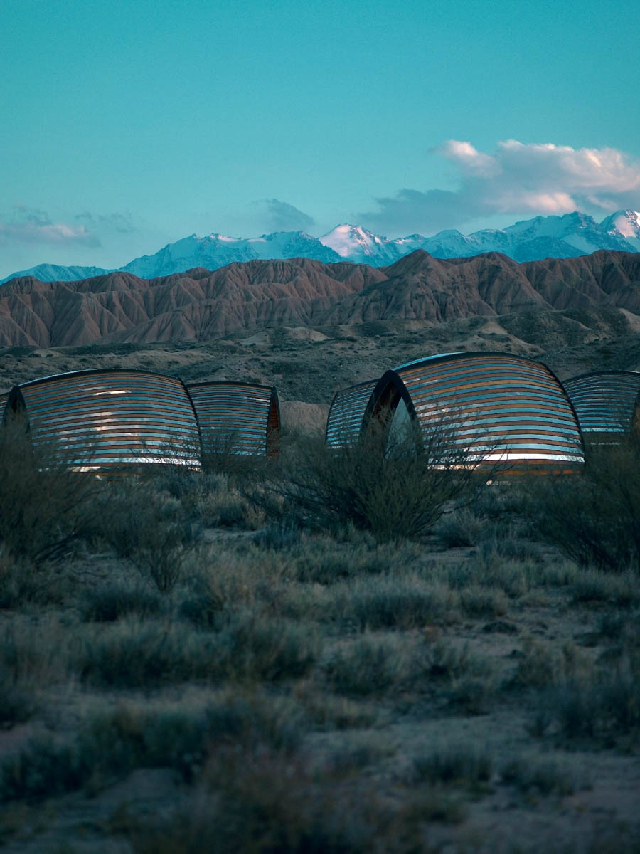 Модульные дома владимирского архитектора Артема Рубцова расположены по всей стране и даже за ее пределами. Три его объекта в этом году попали в шорт-лист премии АРХИWOOD: один из них стал победителем, а другой взял специальный приз от жюри. Рассказываем, какие именно постройки удостоились внимания на общероссийском конкурсе.