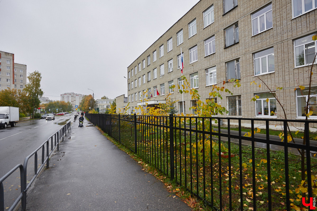 Летом 2025-го 18 выпускников региональной столицы сдали ЕГЭ на «сотку». Благодарить за это стоит не только высшие силы и провидение, но и наставников, в том числе школьных педагогов. Какие владимирские учебные заведения по итогам года можно смело назвать «фабриками звезд»? И что подобный успех дает самим образовательным учреждениям? В этих вопросах разобрался «Ключ-Медиа».