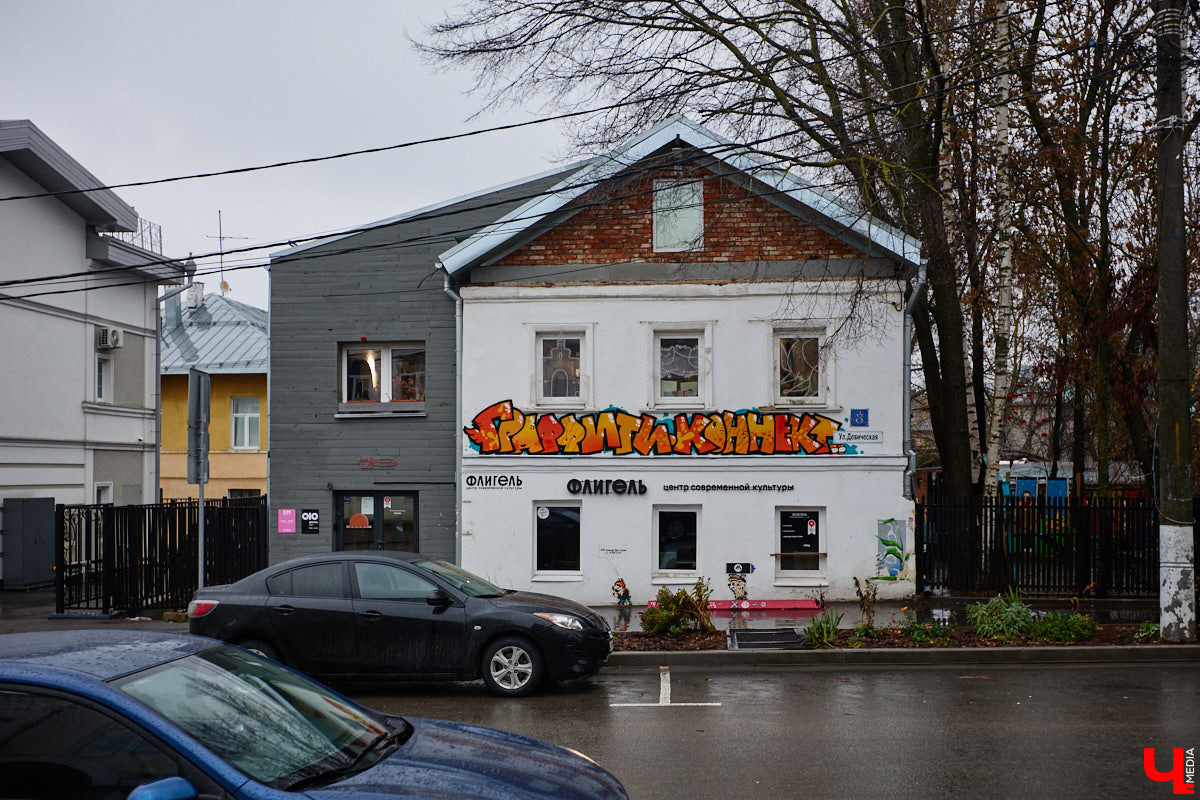 Если начался 2025 год с печальной новости о закрытии «Флигеля», то финиширует он на положительной ноте. Создательница ЦСК и владелица здания на Девической Анастасия Вавилова вернулась в творческий проект с намерением оживить центр современной культуры.