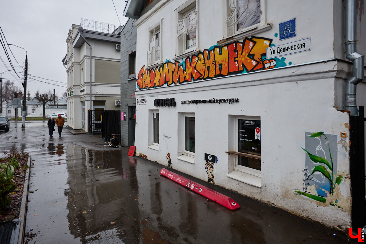 Если начался 2025 год с печальной новости о закрытии «Флигеля», то финиширует он на положительной ноте. Создательница ЦСК и владелица здания на Девической Анастасия Вавилова вернулась в творческий проект с намерением оживить центр современной культуры.