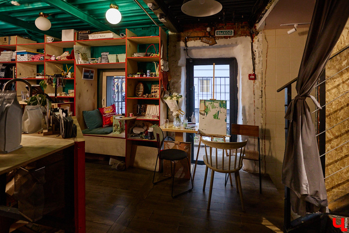 Если начался 2025 год с печальной новости о закрытии «Флигеля», то финиширует он на положительной ноте. Создательница ЦСК и владелица здания на Девической Анастасия Вавилова вернулась в творческий проект с намерением оживить центр современной культуры.