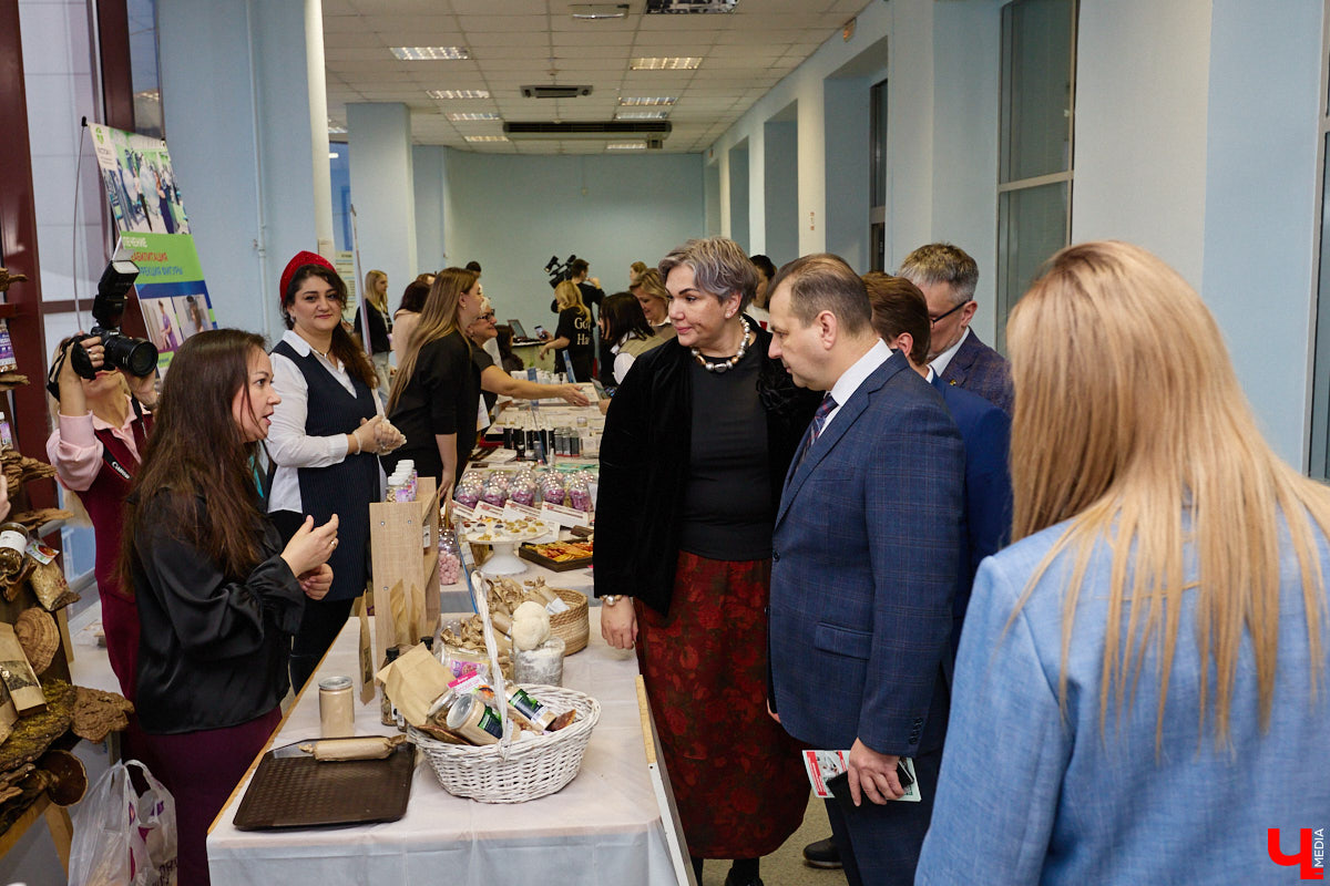 Поговорить о роли дам в предпринимательстве собрались эксперты и врачи на региональной конференции «Женский код успеха: гармония бизнеса и здоровья». На форуме можно было не только познакомиться со специалистами из разных сфер, но и получить советы по важным вопросам, которые касаются представительниц прекрасного пола. Мероприятие посетил и «Ключ-Медиа».