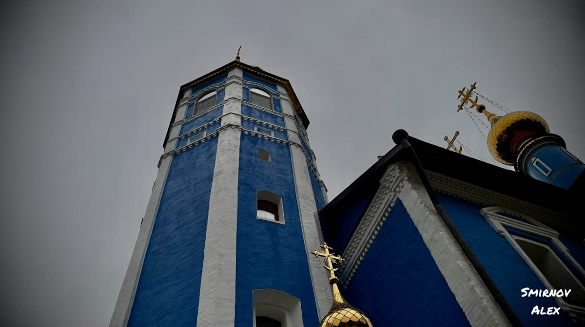 Забвение не щадит древнюю архитектуру. К счастью, некоторые жемчужины не только устояли, но и сохранили в своих стенах нечто ценное. Местный индустриальный турист Алексей Смирнов посетил несколько старинных церквей в нашей и соседних областях. Там он нашел удивительные вещи, заслуживающие быть как минимум увиденными.