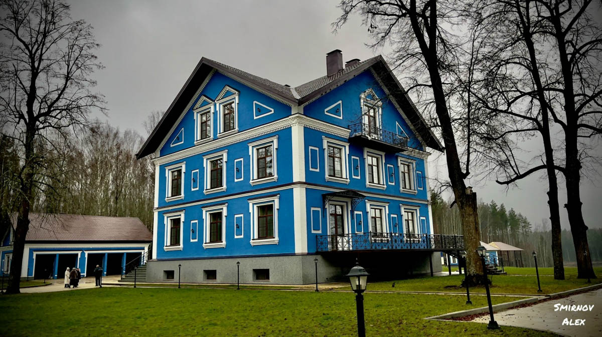 Забвение не щадит древнюю архитектуру. К счастью, некоторые жемчужины не только устояли, но и сохранили в своих стенах нечто ценное. Местный индустриальный турист Алексей Смирнов посетил несколько старинных церквей в нашей и соседних областях. Там он нашел удивительные вещи, заслуживающие быть как минимум увиденными.