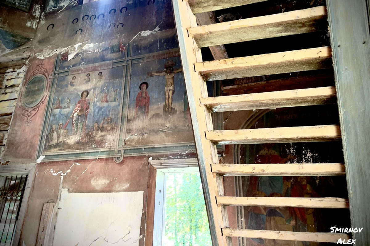 Забвение не щадит древнюю архитектуру. К счастью, некоторые жемчужины не только устояли, но и сохранили в своих стенах нечто ценное. Местный индустриальный турист Алексей Смирнов посетил несколько старинных церквей в нашей и соседних областях. Там он нашел удивительные вещи, заслуживающие быть как минимум увиденными.
