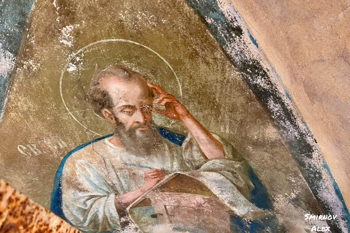 Забвение не щадит древнюю архитектуру. К счастью, некоторые жемчужины не только устояли, но и сохранили в своих стенах нечто ценное. Местный индустриальный турист Алексей Смирнов посетил несколько старинных церквей в нашей и соседних областях. Там он нашел удивительные вещи, заслуживающие быть как минимум увиденными.