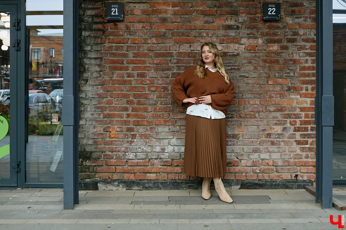 Чтобы чувствовать себя королевой, нужно преподносить свою персону соответствующим образом. Владимирская модель плюс-сайз Анастасия Егорова оттачивает это мастерство на конкурсах красоты, подиумах и съемочных площадках. На съемке для «Ключ-Медиа» в своих осенних образах героиня тоже была обворожительна.