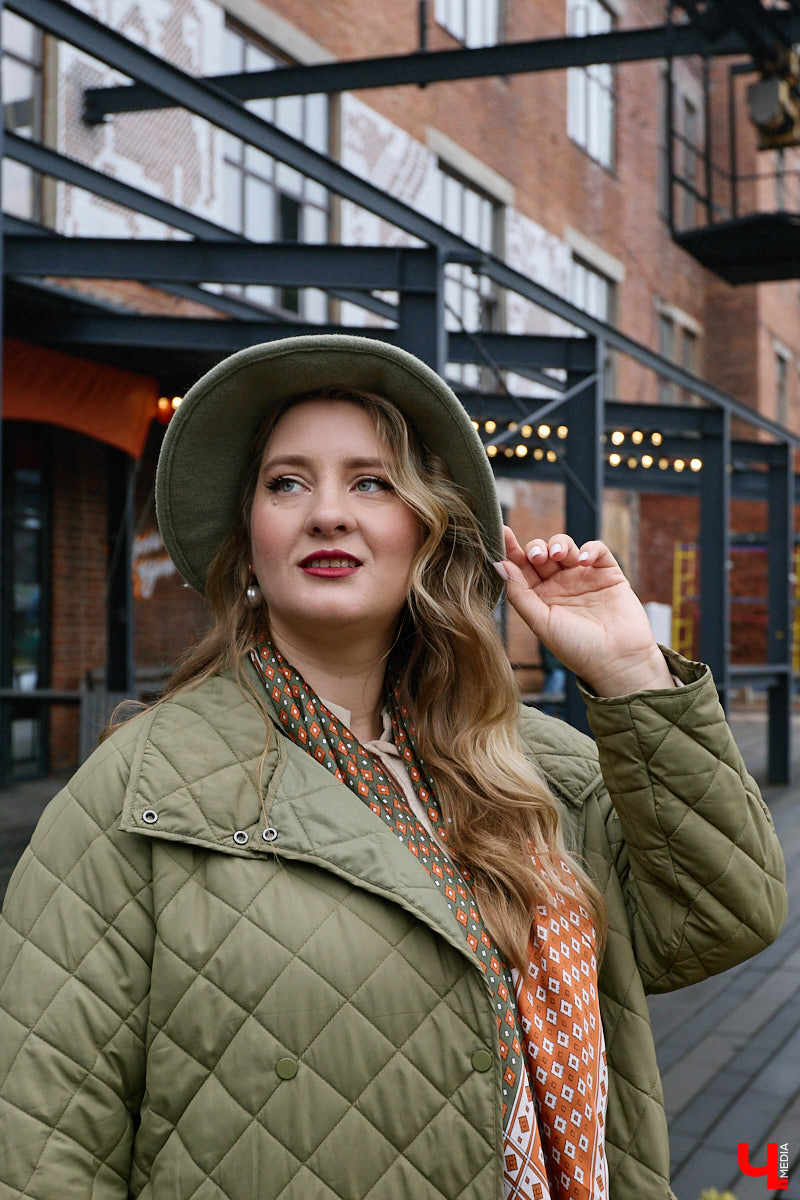 Чтобы чувствовать себя королевой, нужно преподносить свою персону соответствующим образом. Владимирская модель плюс-сайз Анастасия Егорова оттачивает это мастерство на конкурсах красоты, подиумах и съемочных площадках. На съемке для «Ключ-Медиа» в своих осенних образах героиня тоже была обворожительна.