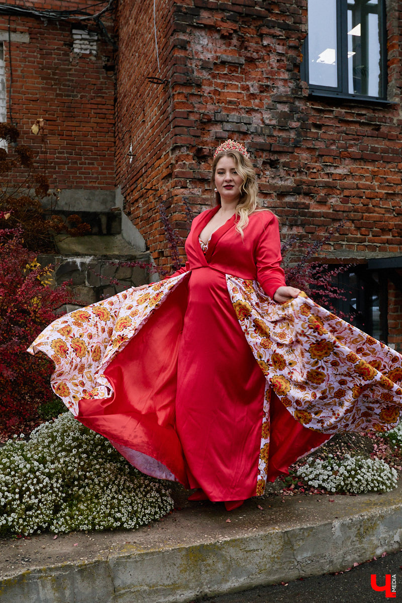 Чтобы чувствовать себя королевой, нужно преподносить свою персону соответствующим образом. Владимирская модель плюс-сайз Анастасия Егорова оттачивает это мастерство на конкурсах красоты, подиумах и съемочных площадках. На съемке для «Ключ-Медиа» в своих осенних образах героиня тоже была обворожительна.