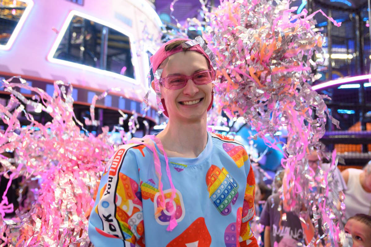 Новый, 2026-й будет годом Огненной Лошади. Поэтому в Активити-Парке «Полярис» предлагают встретить приближающийся праздник весело и шумно! А помогут в этом пушистые ведущие – Зайка и Мишка!