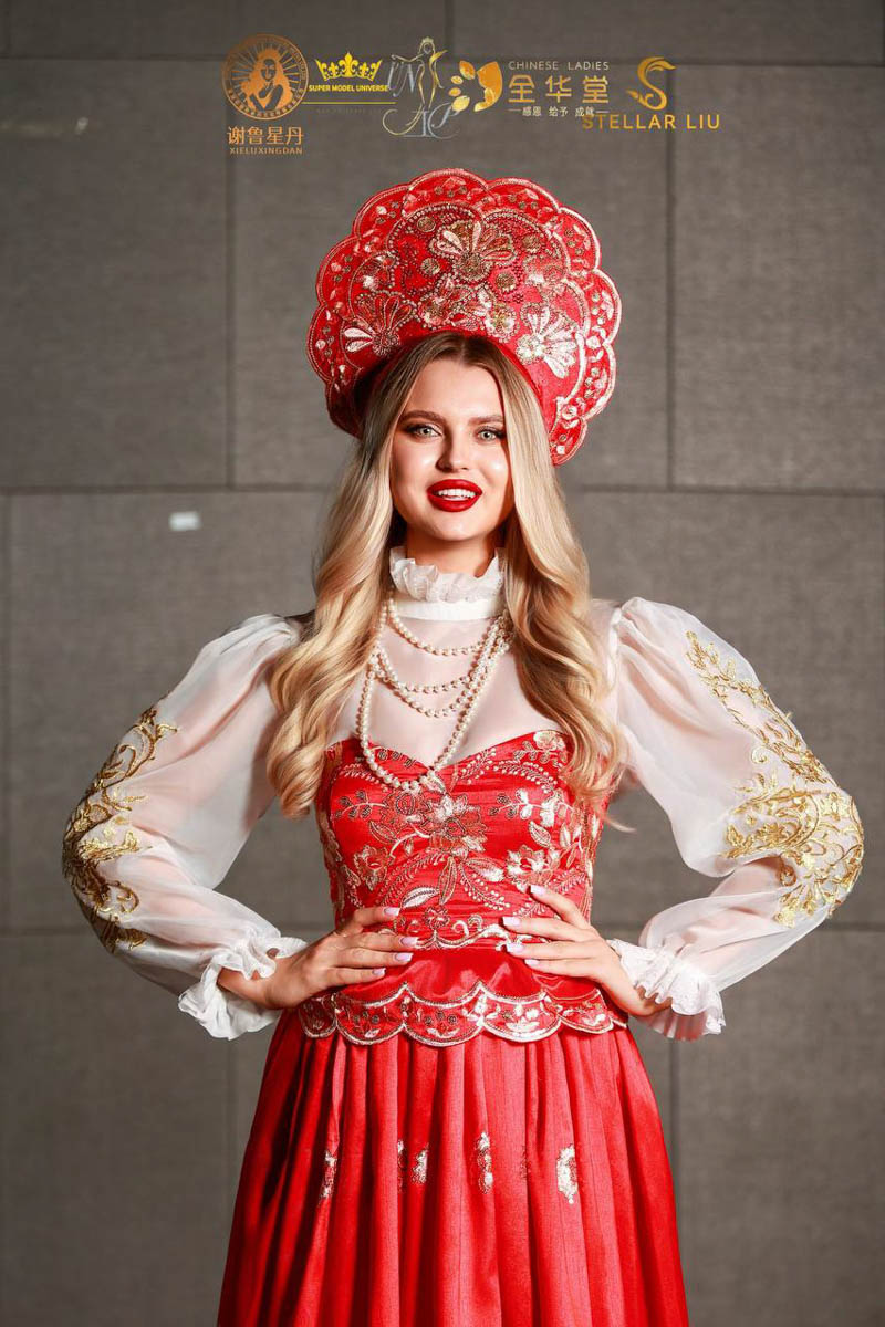 Владимирские красавицы не боятся препятствий и смело идут вперед за заслуженными наградами. Да не простыми, а международными! За сияющими коронами им пришлось лететь сразу в две страны — загадочный Китай и жаркий Египет. «Ключ-Медиа» узнал, какие титулы получили девушки и что для них значат подобные состязания.