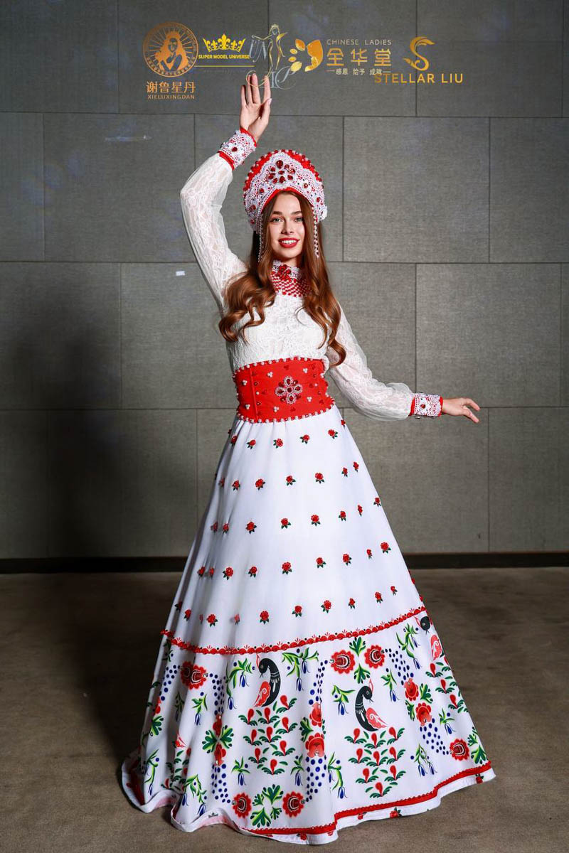 Владимирские красавицы не боятся препятствий и смело идут вперед за заслуженными наградами. Да не простыми, а международными! За сияющими коронами им пришлось лететь сразу в две страны — загадочный Китай и жаркий Египет. «Ключ-Медиа» узнал, какие титулы получили девушки и что для них значат подобные состязания.