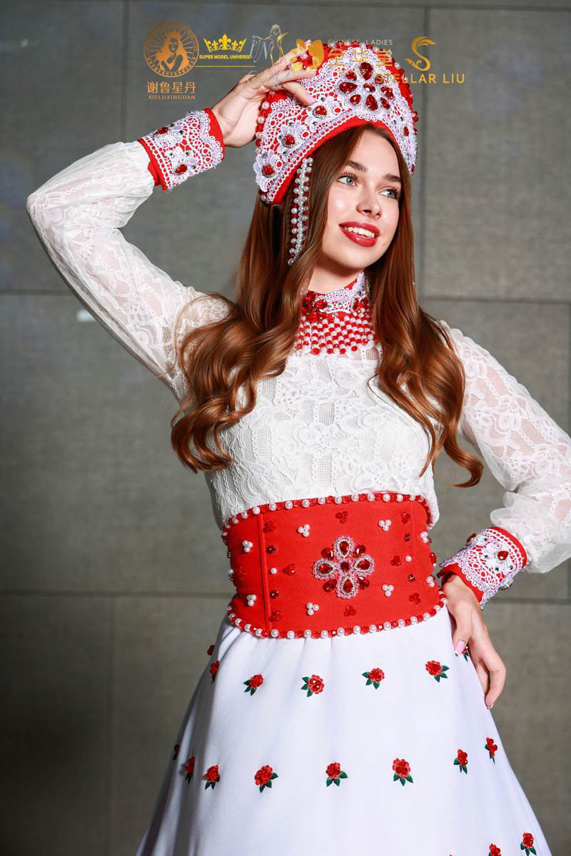 Владимирские красавицы не боятся препятствий и смело идут вперед за заслуженными наградами. Да не простыми, а международными! За сияющими коронами им пришлось лететь сразу в две страны — загадочный Китай и жаркий Египет. «Ключ-Медиа» узнал, какие титулы получили девушки и что для них значат подобные состязания.