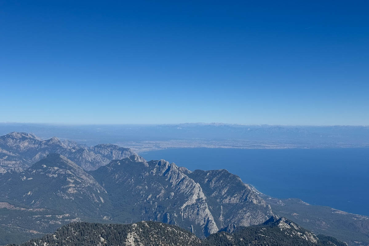 Одной из самых известных туристических точек на карте Турции, без сомнений, является Анталья! Все местные пляжи усеяны многоэтажными отелями, но за ними скрывается совсем иная сторона города. О ней «Ключ-Медиа» рассказала фотограф из Владимира Дарья Воронкова, которая отправилась в страну курортов с мужем далеко не греться под солнцем!