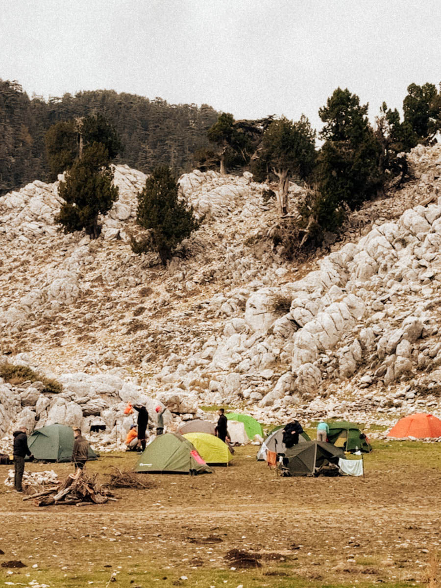 Одной из самых известных туристических точек на карте Турции, без сомнений, является Анталья! Все местные пляжи усеяны многоэтажными отелями, но за ними скрывается совсем иная сторона города. О ней «Ключ-Медиа» рассказала фотограф из Владимира Дарья Воронкова, которая отправилась в страну курортов с мужем далеко не греться под солнцем!