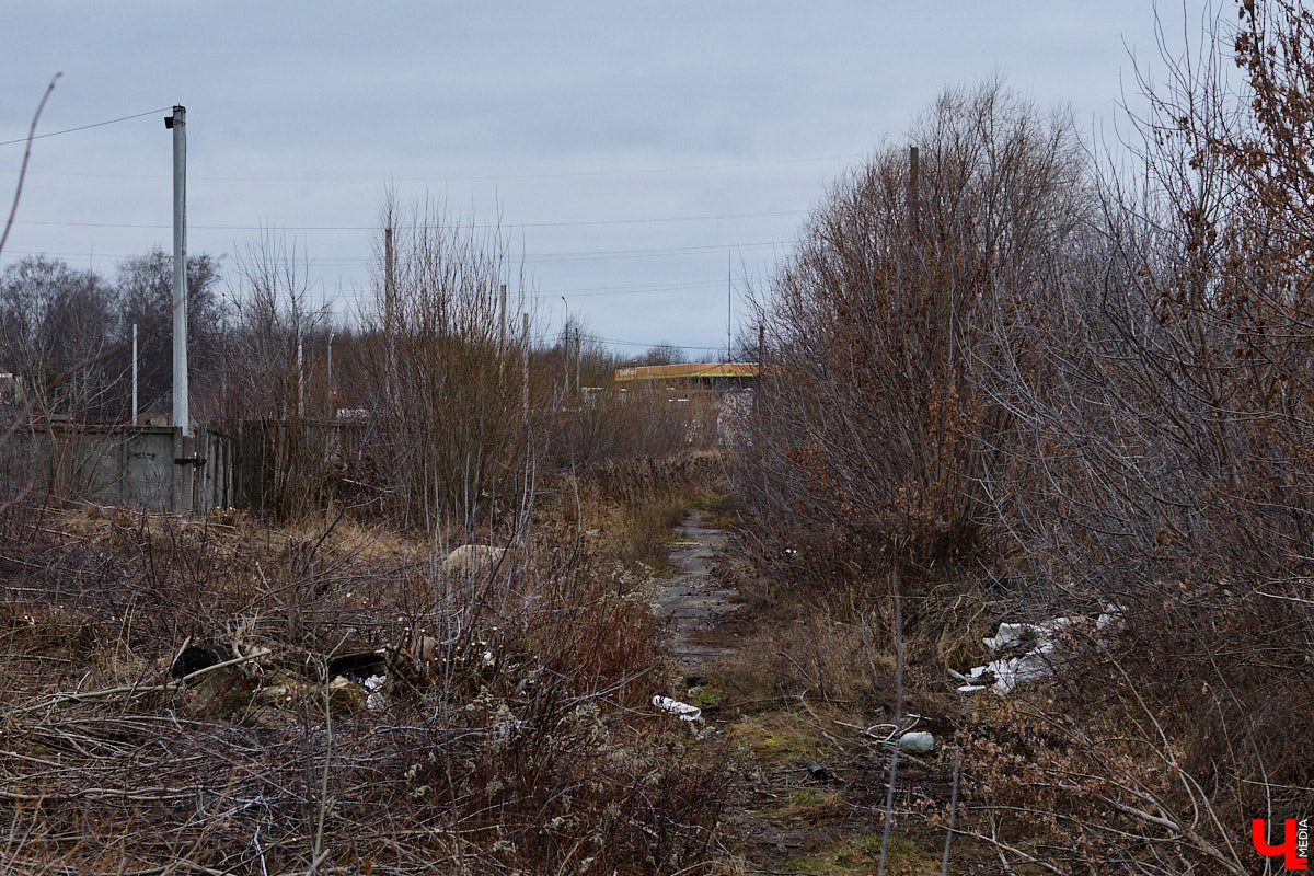 Во Владимире началось строительство новой дорожной артерии, которая соединит улицы Гастелло и Куйбышева. Стоимость участка длиной 600 метров оценена в 266 миллионов рублей. Завершить работы планируют к сентябрю 2026 года, ну а пока «Ключ-Медиа» оценил будущую развязку на старте ее сооружения.