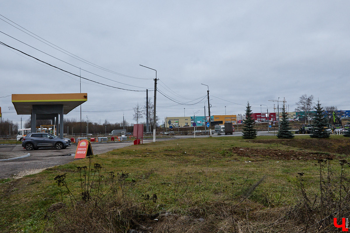 Во Владимире началось строительство новой дорожной артерии, которая соединит улицы Гастелло и Куйбышева. Стоимость участка длиной 600 метров оценена в 266 миллионов рублей. Завершить работы планируют к сентябрю 2026 года, ну а пока «Ключ-Медиа» оценил будущую развязку на старте ее сооружения.
