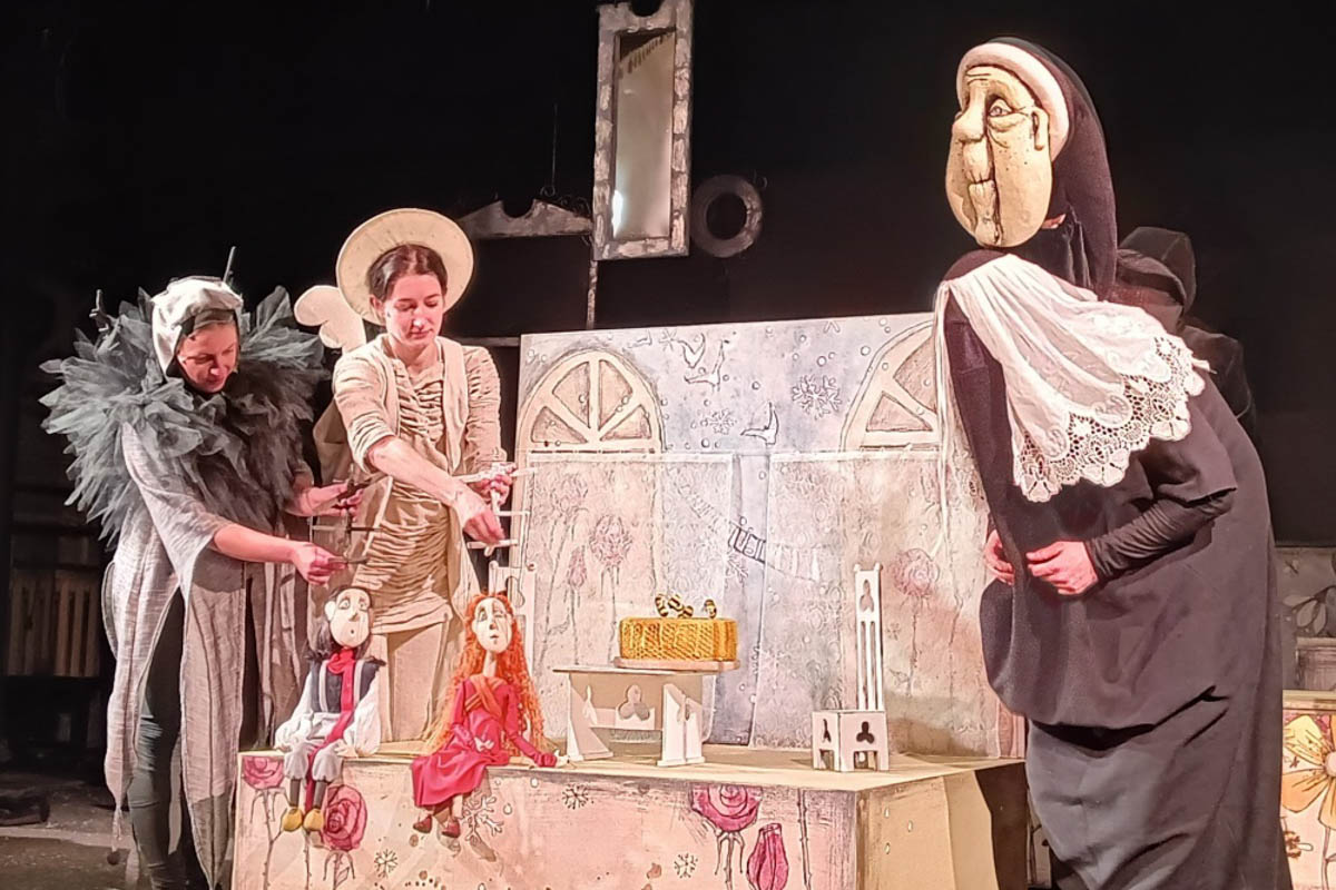 До главного зимнего праздника осталось чуть больше месяца, а значит, мамам и папам пора определяться, куда сводить своих непосед. Благо во Владимире запланировано немало новогодних представлений, которые понравятся как малышам, так и ребятам постарше. «Ключ-Медиа» собрал все мероприятия для детей в областном центре, которые пройдут накануне 2026-го, а также в январские каникулы.