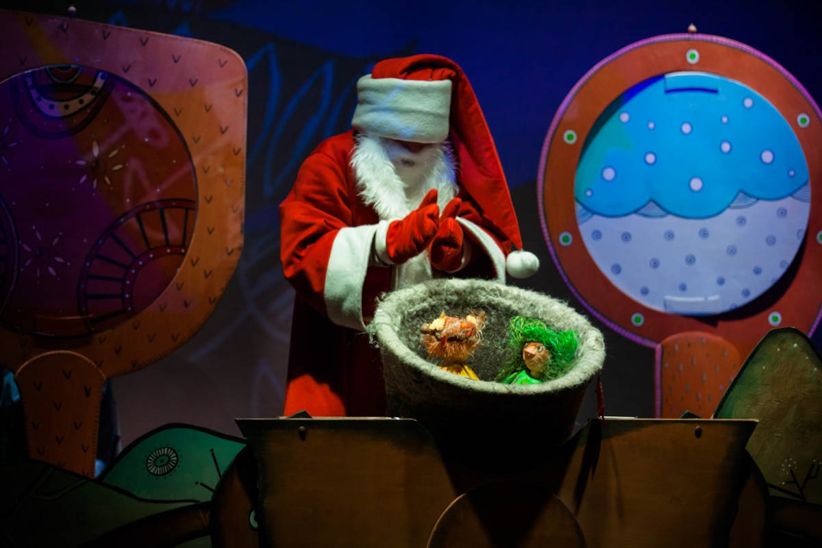 До главного зимнего праздника осталось чуть больше месяца, а значит, мамам и папам пора определяться, куда сводить своих непосед. Благо во Владимире запланировано немало новогодних представлений, которые понравятся как малышам, так и ребятам постарше. «Ключ-Медиа» собрал все мероприятия для детей в областном центре, которые пройдут накануне 2026-го, а также в январские каникулы.