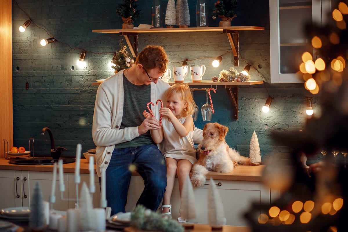 Вадим Виноградов — отец со стажем, а появление третьего ребенка на свет даже лицезрел лично, поддерживая супругу на партнерских родах. В преддверии Дня матери «Ключ-Медиа» узнал, как изменился взгляд папы, свидетеля и участника важных событий, на брак, семью и самую ответственную роль женщины — создательницы новой жизни.