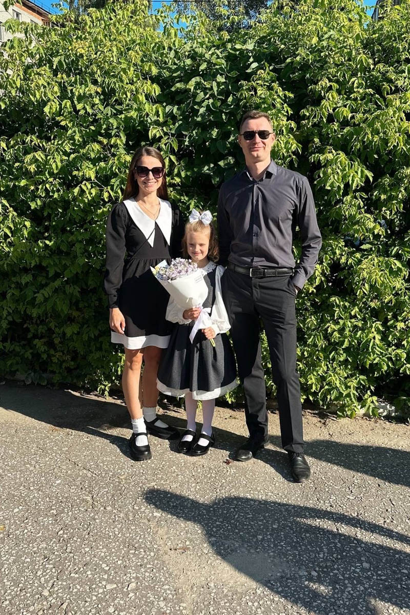 Вадим Виноградов — отец со стажем, а появление третьего ребенка на свет даже лицезрел лично, поддерживая супругу на партнерских родах. В преддверии Дня матери «Ключ-Медиа» узнал, как изменился взгляд папы, свидетеля и участника важных событий, на брак, семью и самую ответственную роль женщины — создательницы новой жизни.