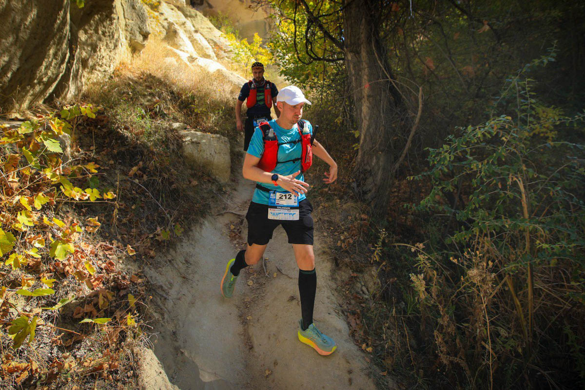 В спорте Алексей Забегалов любит ставить себе серьезные цели: переплыть Босфор или преодолеть дистанцию Ironman. 18 октября ковровчанин достиг новой высоты в прямом и переносном смысле: за сутки он пробежал 120 километров по горам Каппадокии в Турции.