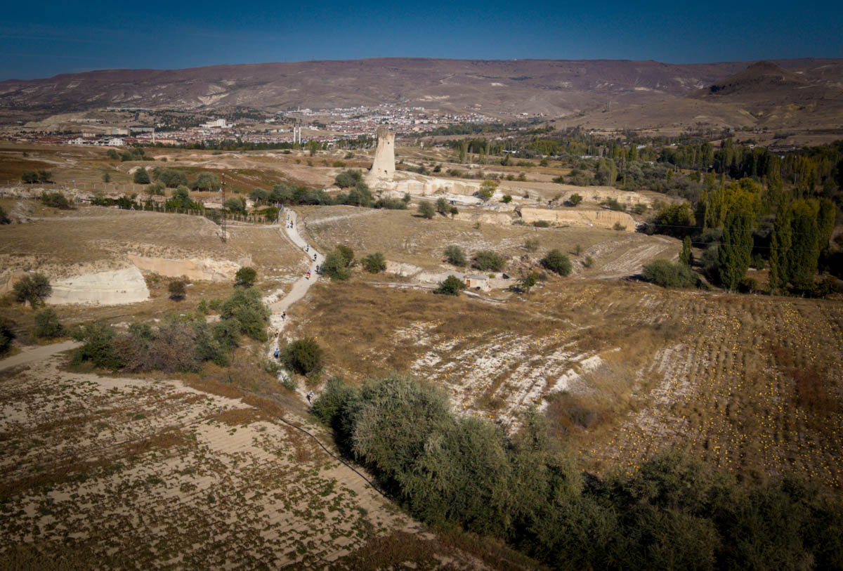 В спорте Алексей Забегалов любит ставить себе серьезные цели: переплыть Босфор или преодолеть дистанцию Ironman. 18 октября ковровчанин достиг новой высоты в прямом и переносном смысле: за сутки он пробежал 120 километров по горам Каппадокии в Турции.