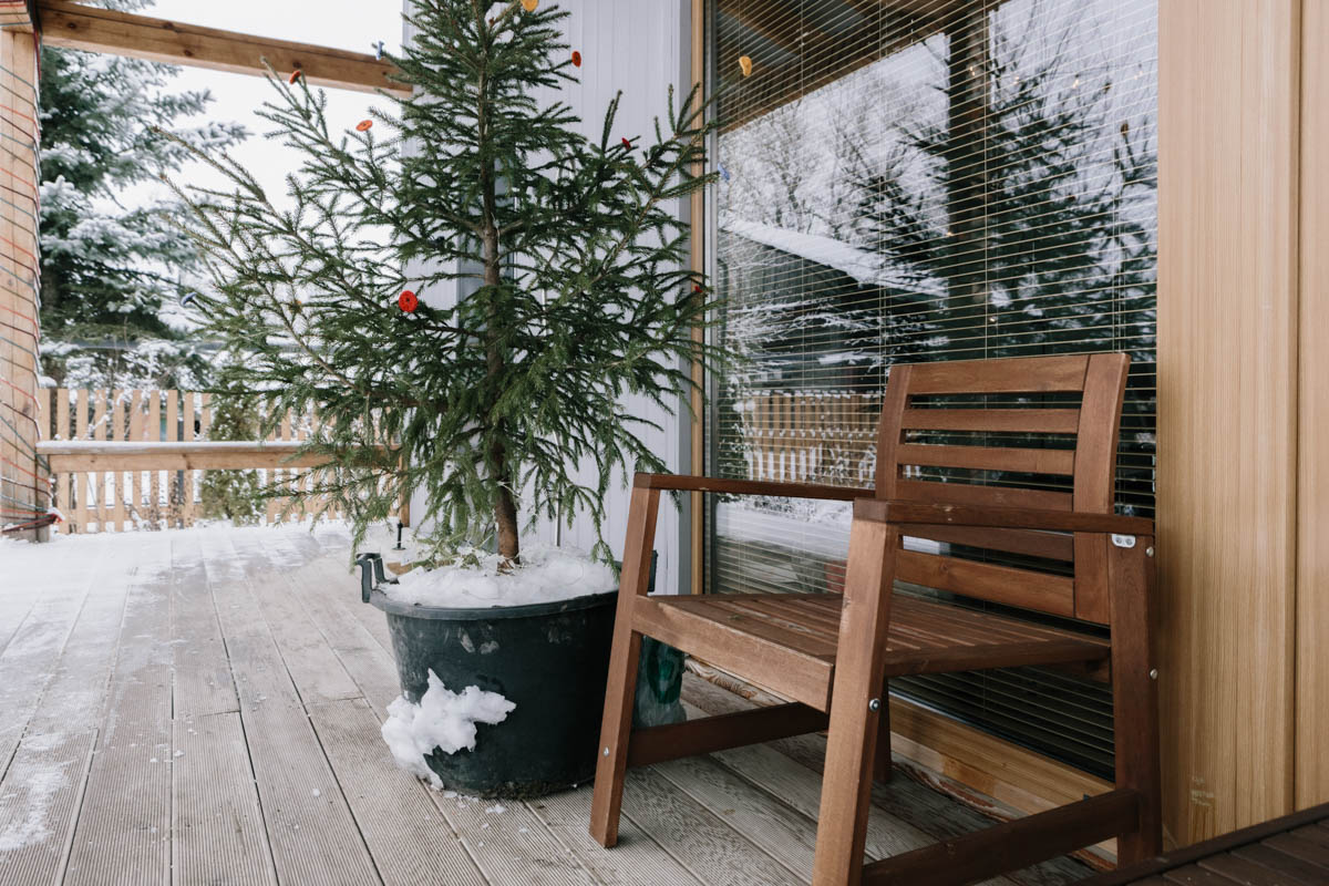 Если Суздаль уже мейнстрим, то новым трендом становится Менчаково — село в 8 километрах от древнего города. Живой населенный пункт вдруг приобрел особое значение благодаря открывшейся там в 2024 году арт-резиденции. «Ключ-Медиа» пообщался с ее владельцем Владимиром Инякиным, чтобы узнать больше о новой культурной локации на карте России.