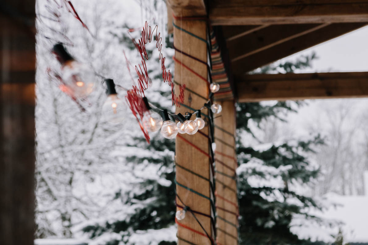 Если Суздаль уже мейнстрим, то новым трендом становится Менчаково — село в 8 километрах от древнего города. Живой населенный пункт вдруг приобрел особое значение благодаря открывшейся там в 2024 году арт-резиденции. «Ключ-Медиа» пообщался с ее владельцем Владимиром Инякиным, чтобы узнать больше о новой культурной локации на карте России.