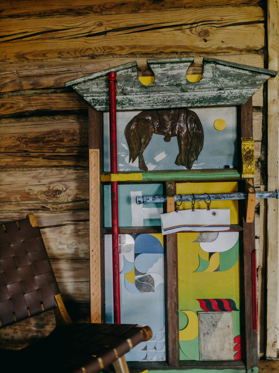 Если Суздаль уже мейнстрим, то новым трендом становится Менчаково — село в 8 километрах от древнего города. Живой населенный пункт вдруг приобрел особое значение благодаря открывшейся там в 2024 году арт-резиденции. «Ключ-Медиа» пообщался с ее владельцем Владимиром Инякиным, чтобы узнать больше о новой культурной локации на карте России.