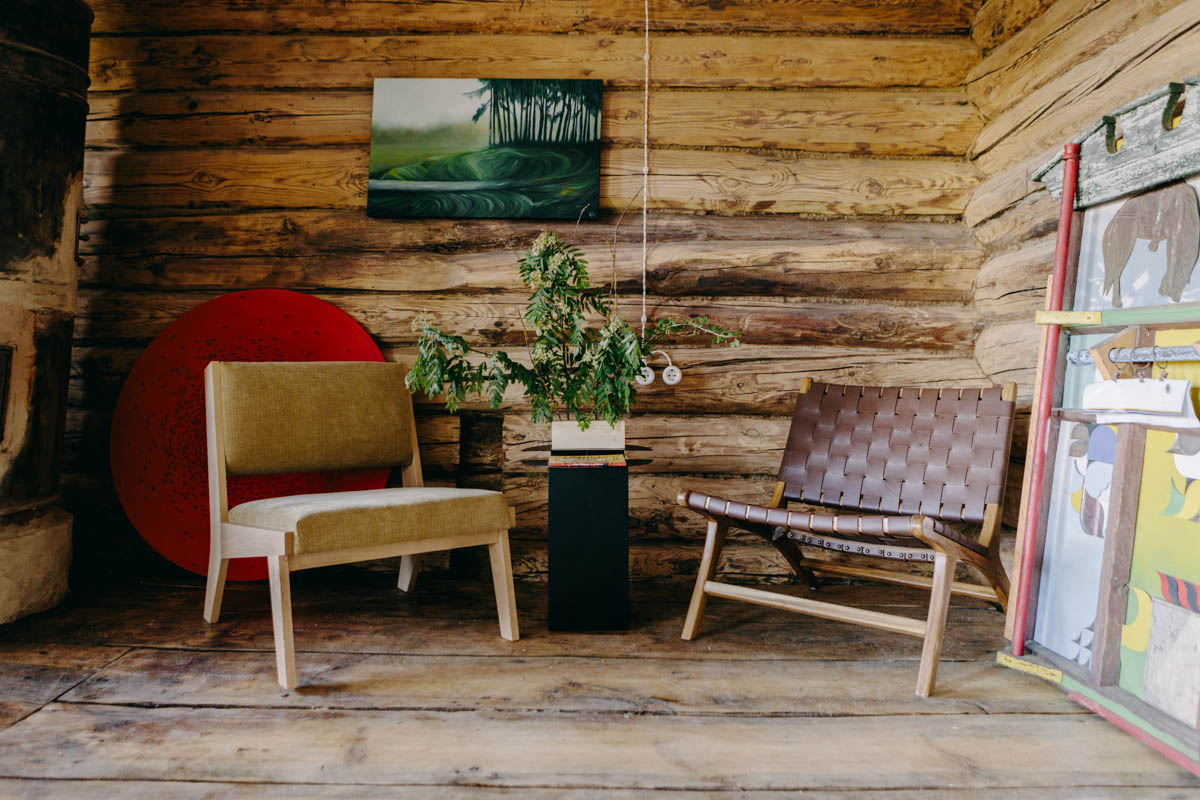 Если Суздаль уже мейнстрим, то новым трендом становится Менчаково — село в 8 километрах от древнего города. Живой населенный пункт вдруг приобрел особое значение благодаря открывшейся там в 2024 году арт-резиденции. «Ключ-Медиа» пообщался с ее владельцем Владимиром Инякиным, чтобы узнать больше о новой культурной локации на карте России.